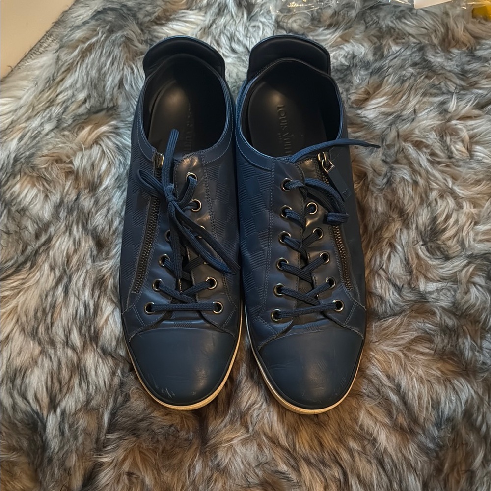 Louis Vuitton Blue Casual Sneakers with Textured Fabric